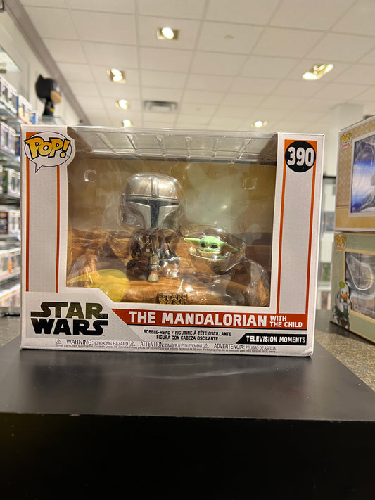 Funko Pop! Star Wars - The Mandalorian w/ The Child Moment